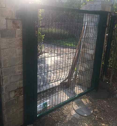 配套的南京護欄網(wǎng)門 配套的南京護欄網(wǎng)門